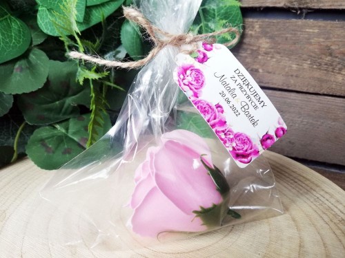 Róża mydlana z woreczkiem, zawieszka purpurowe róże, podziękowanie dla gości weselnych.