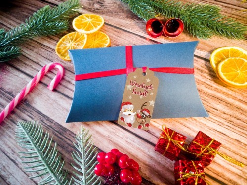 Pudełko na świąteczne upominki, Zawieszka z Mikołajem i Reniferem