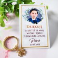 Breloczek dla gości na szczęście z dowolną zawieszką I Komunia, zdjęcie chłopca komunijnego