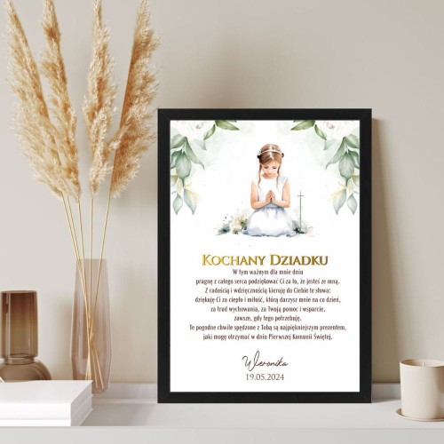 Prezent dla  Dziadka z okazji Pierwszej Komunii Świętej z modlącą się dziewczynką