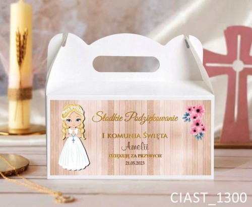 Pudełko na ciasto z naklejką - dziewczynka blondynka  na tle drewnianej deski, Słodkie podziękowanie I Komunia